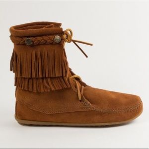 minnetonka double fringe tramper booties